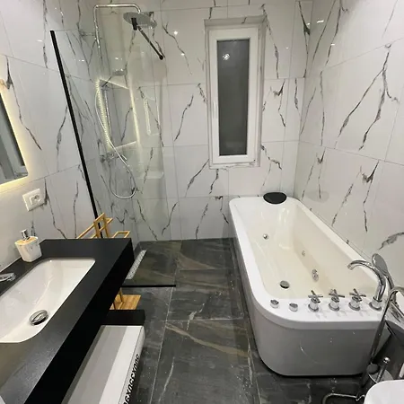 Urban Charm With Jacuzzi Apartamento Tirana