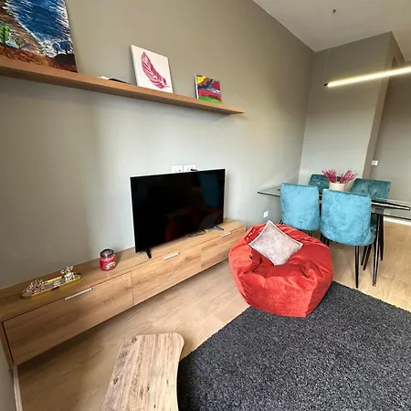 Urban Charm With Jacuzzi * Тирана