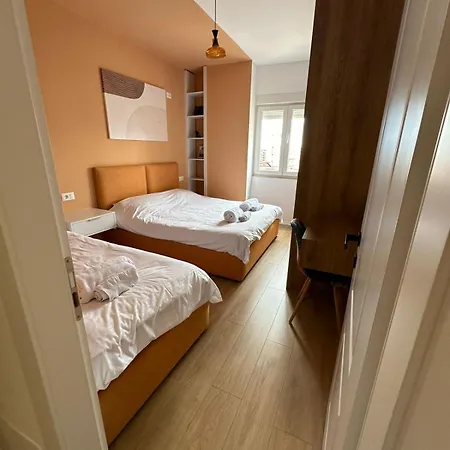 Urban Charm With Jacuzzi