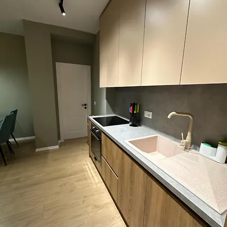 Apartment Urban Charm With Jacuzzi