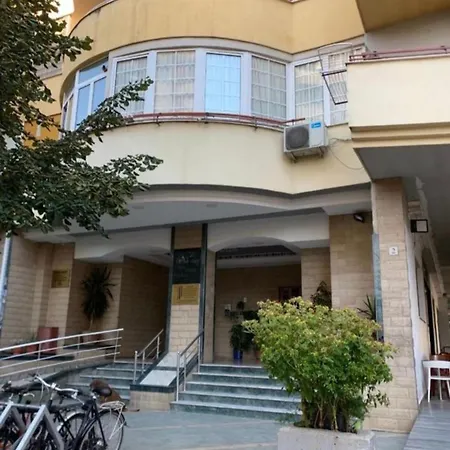 Apartment Urban Charm With Jacuzzi Tirana