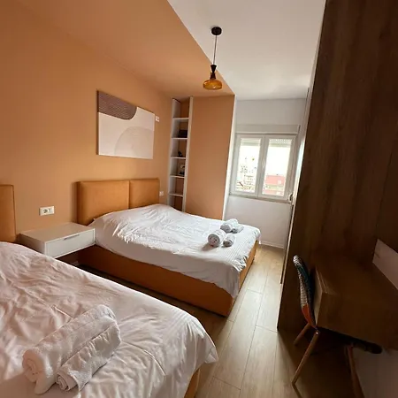 Urban Charm With Jacuzzi 아파트