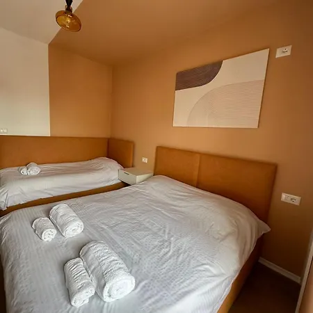 Urban Charm With Jacuzzi Appartement Tirana