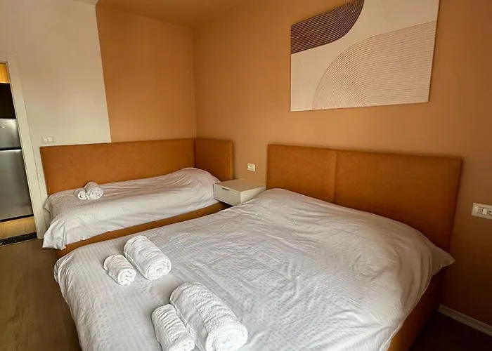 Apartment Urban Charm With Jacuzzi