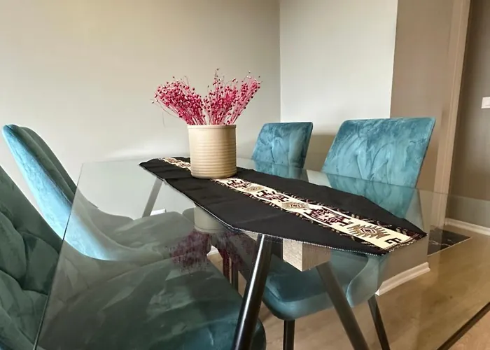 Apartment Urban Charm With Jacuzzi